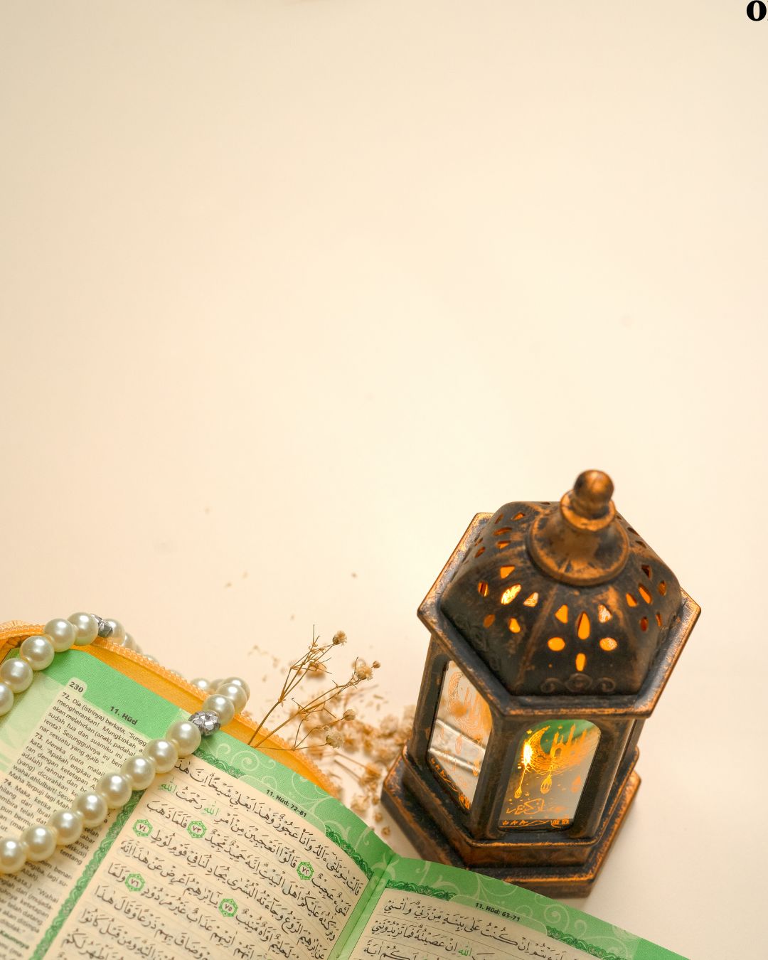مصحف وفانوس